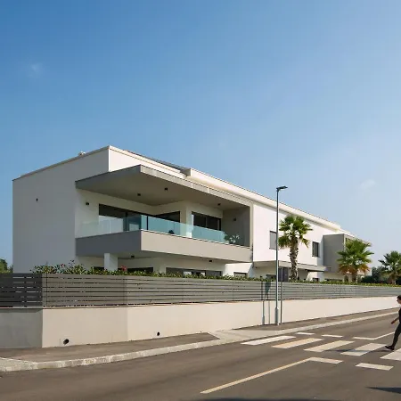 Luxury With Private Pool Near *