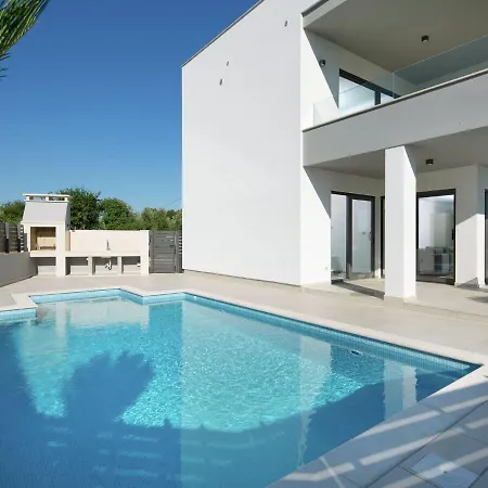 Apartment Luxury With Private Pool Near