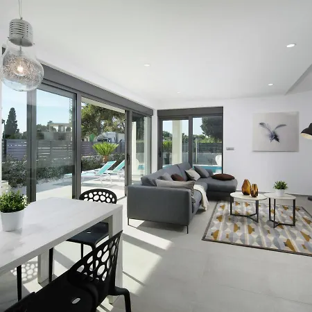 Luxury With Private Pool Near Apartment