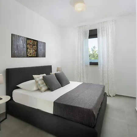 Luxury With Private Pool Near Apartment *