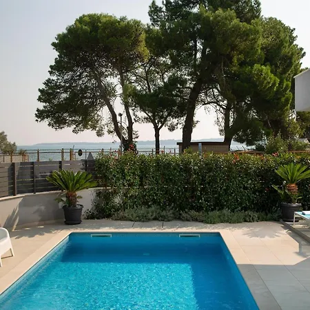 Luxury With Private Pool Near
